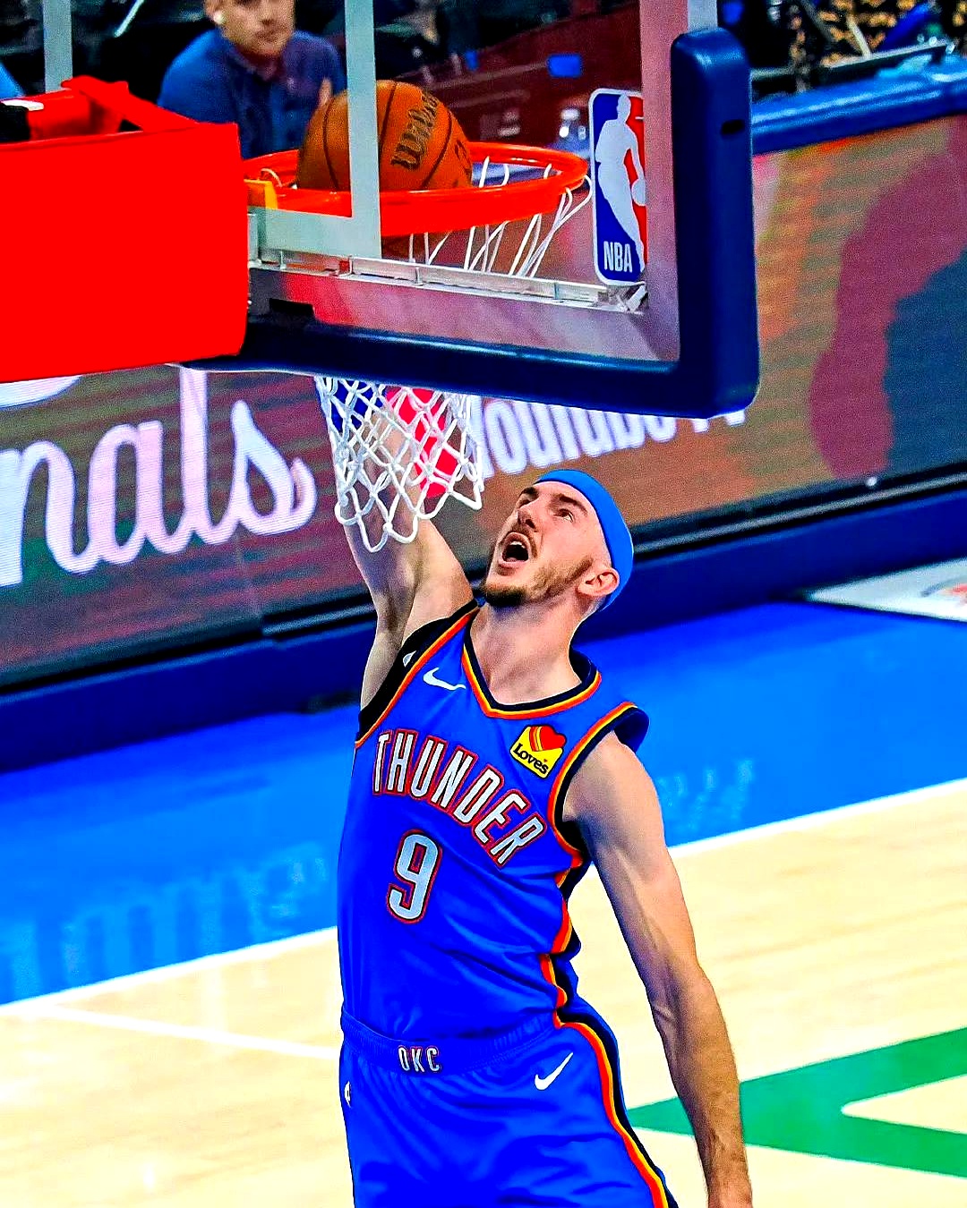 关于广东男篮次回合横扫俄克拉荷马城雷霆,萨拉赫砍下16记关键球,全场沸腾的信息