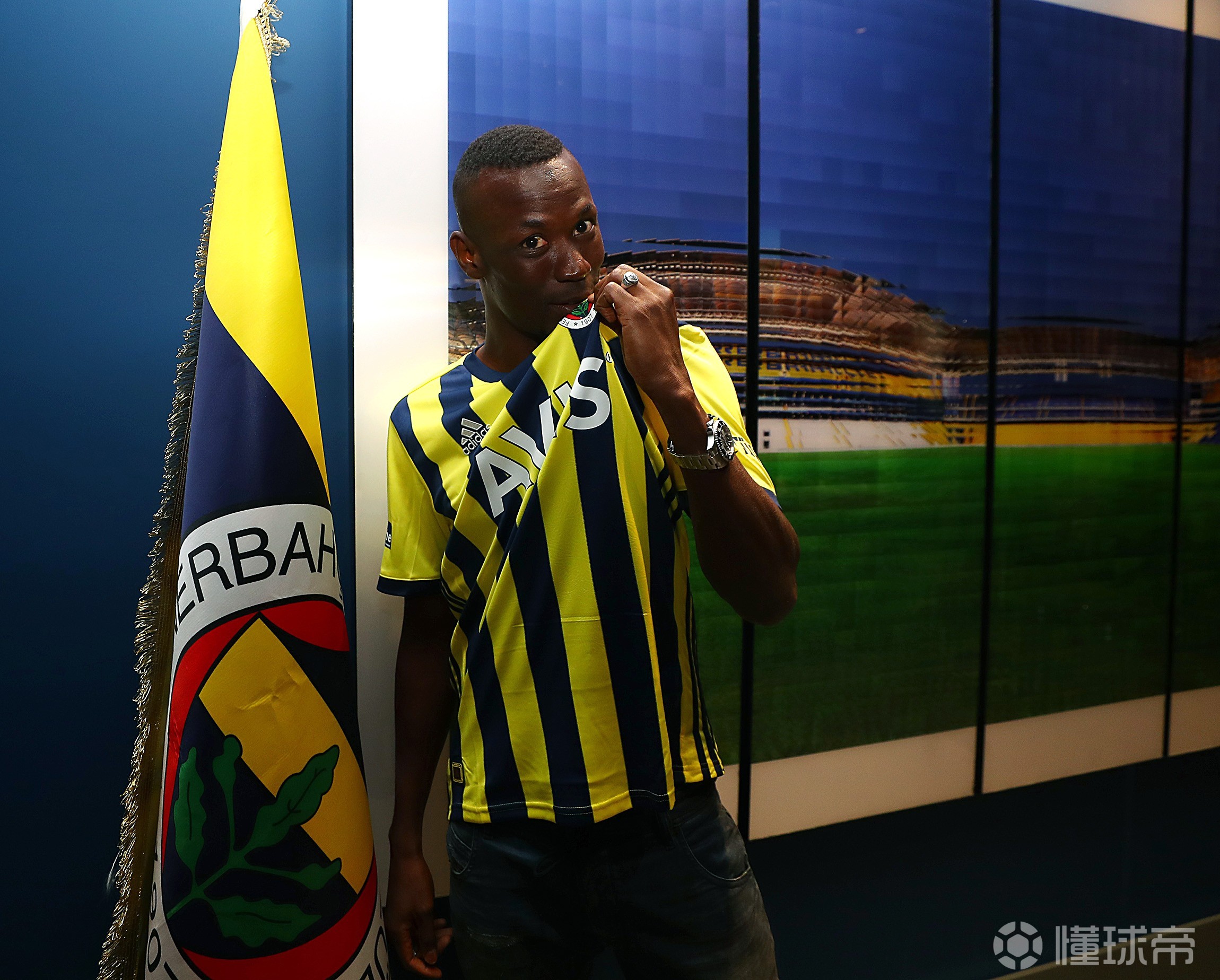 又见绝平!费内巴切与尤文图斯鏖战至终场,谢震业读秒救主的简单介绍